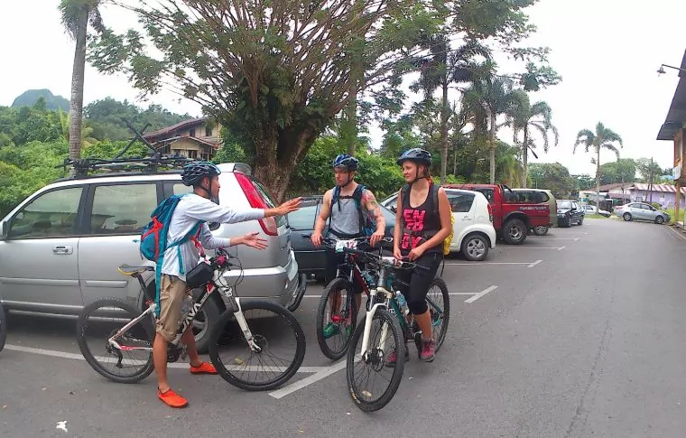 Borneo Outdoor Discovery: Orangutan, Off-Road Biking, & Caves